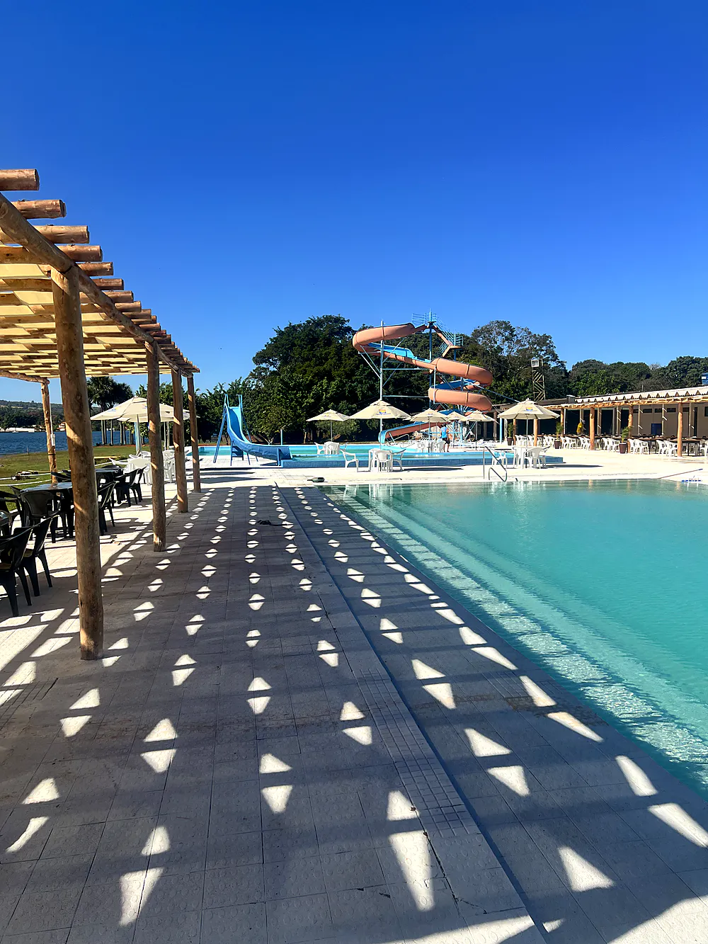 Piscinas e deck
